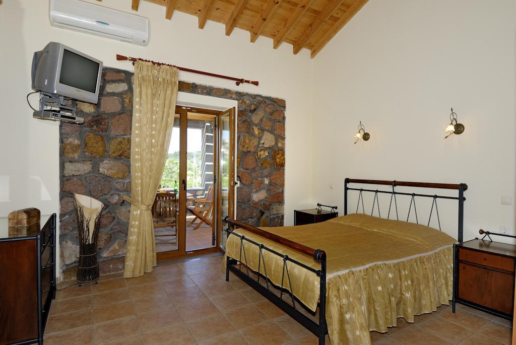 Michaela Beach Houses Mithimna Kamer foto